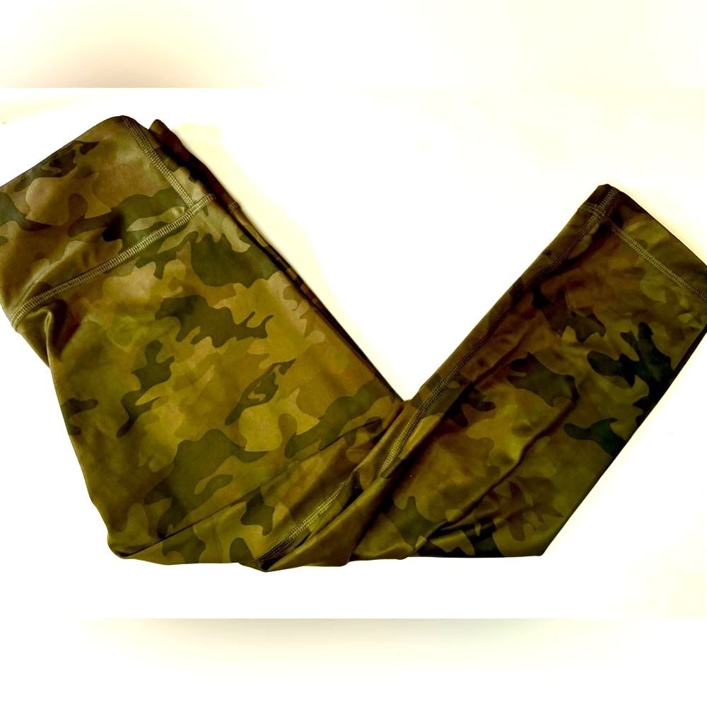 🆕 [Lululemon] Olive Camouflage Green Running/Yoga Capri Leggings Sz: 6